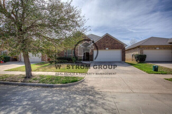 Building Photo - 3217 Hornbeam St