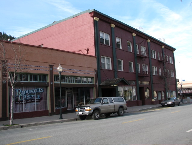 Building Photo - Travelers Hotel