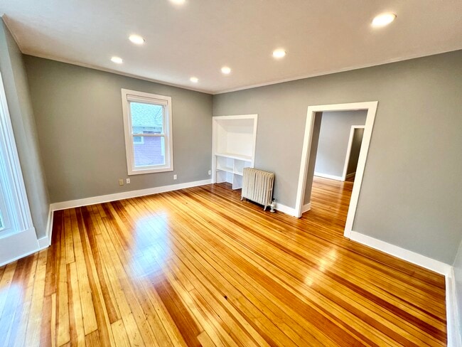 Building Photo - 57 Forest St