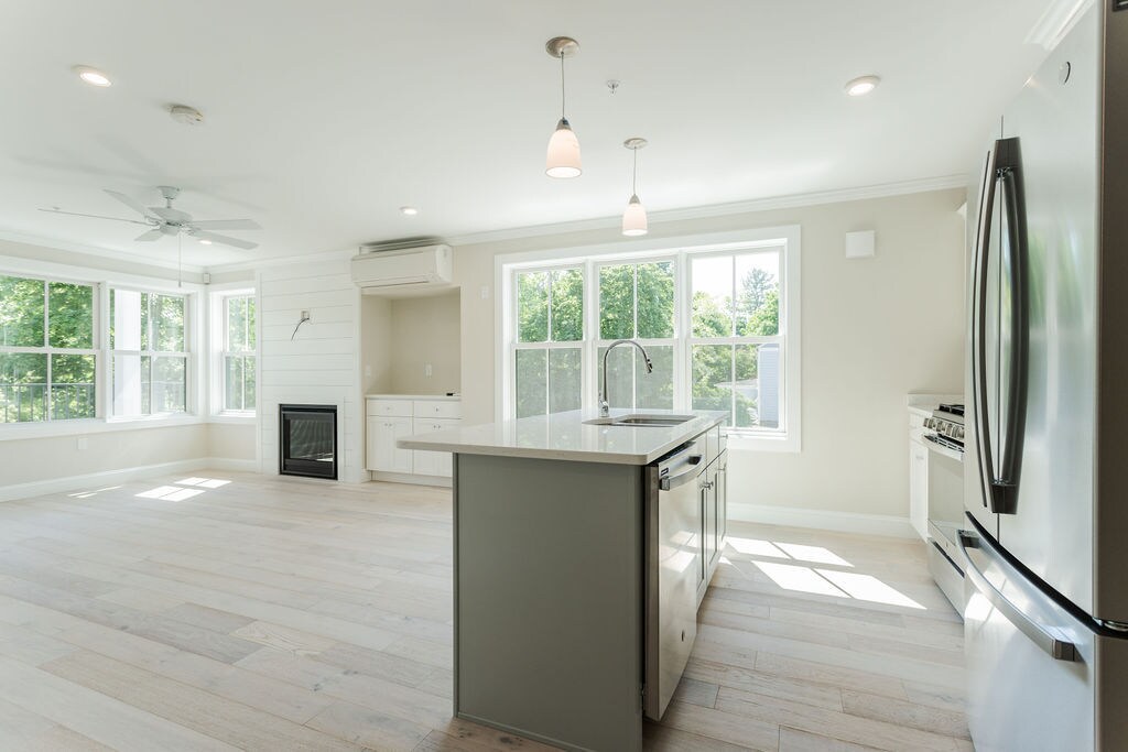 Brand new condo - 298 York St