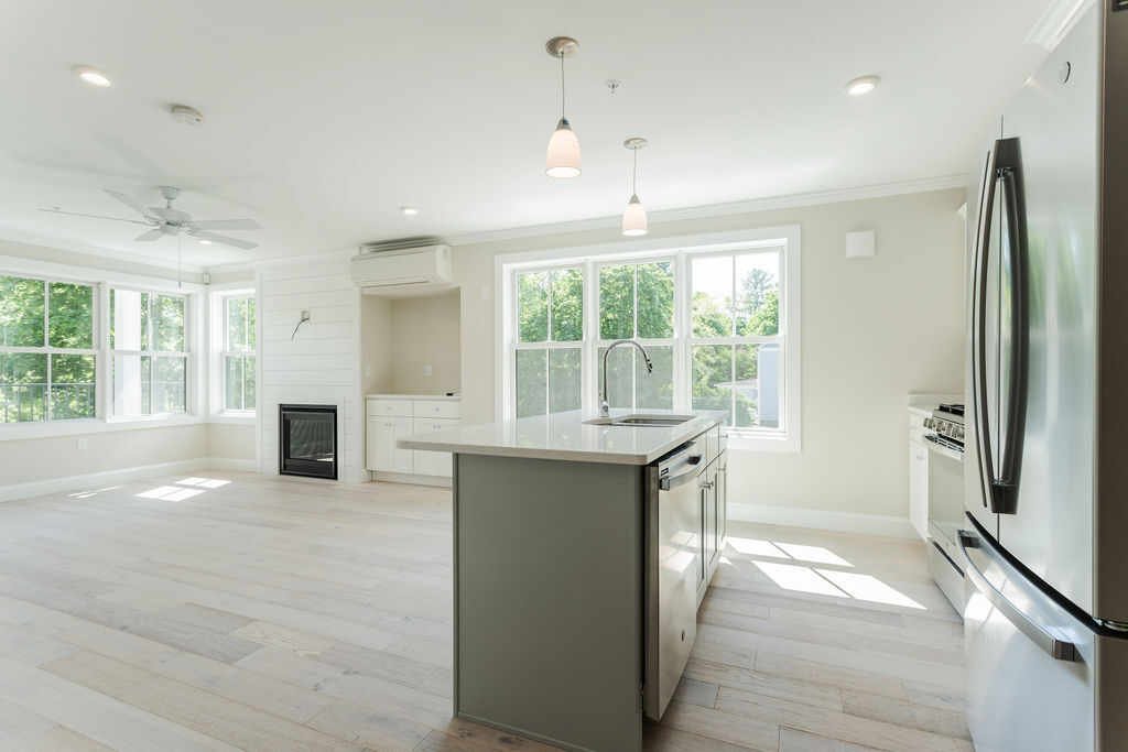 Brand new condo - 298 York St