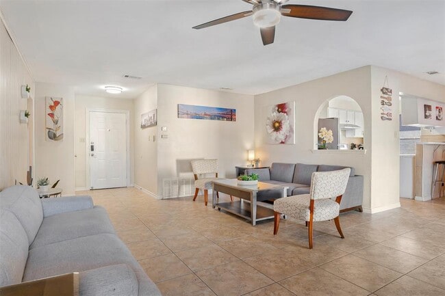 Building Photo - 12002 Swan Dr