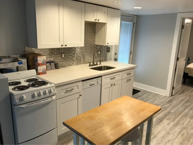 Foto del edificio - 4516 Banks St