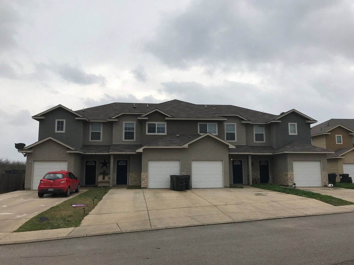 Primary Photo - Town home for rent