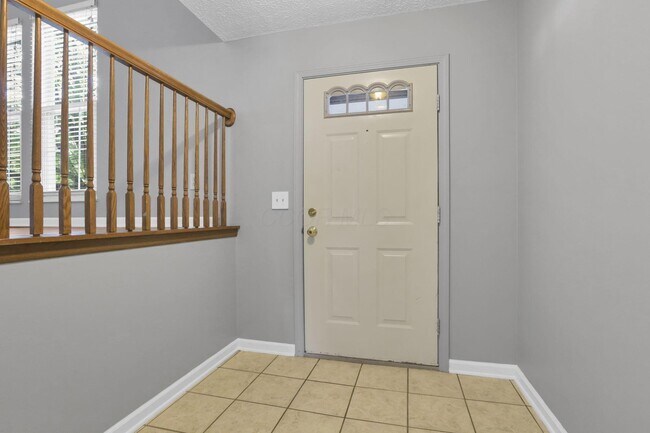Building Photo - 933 Briaro St