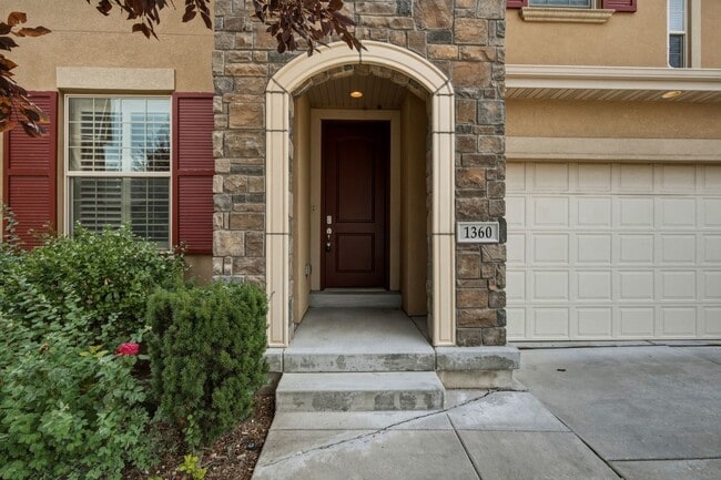 Photo - Quiet & Spacious 4 Bed Holladay Home – Walk-In Closets & Big Backyard!!!