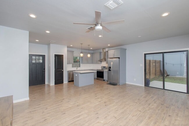 Minutes to the Heart of Downtown! - Minutes to the Heart of Downtown! House
