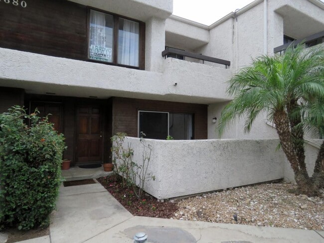 Foto del edificio - 2680 N Lake Ave. #2