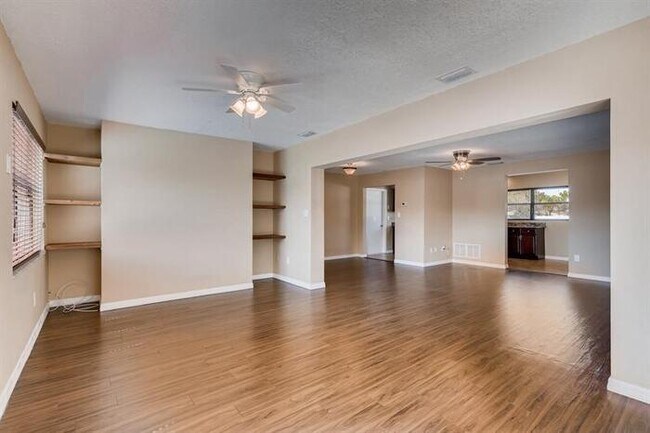 Foto del edificio - 1743 Sunset Point Road, Clearwater, FL, 33755