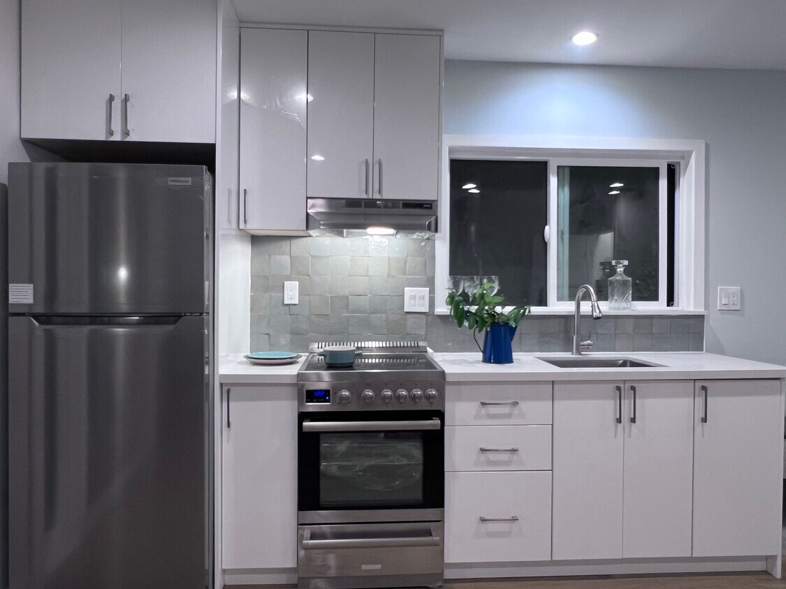 Foto principal - 5444 Hazeltine Ave