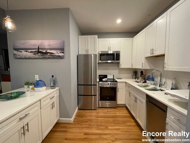 Building Photo - 468 Beacon St