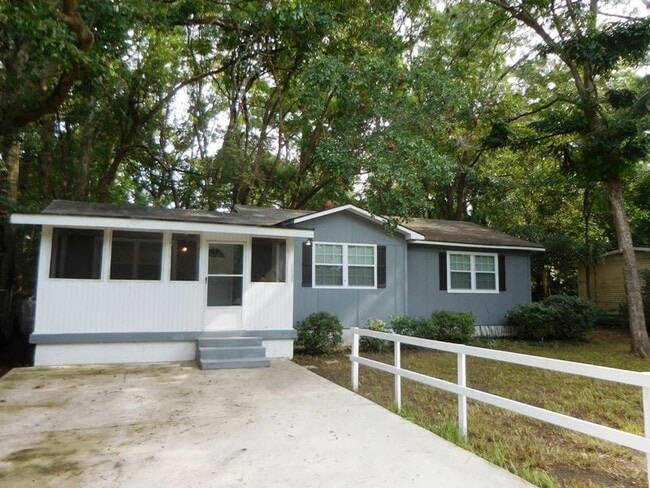 Building Photo - 1668 Pepper Dr