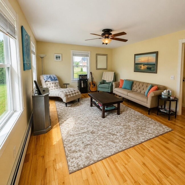 Living Room - 5 Horseshoe Ln