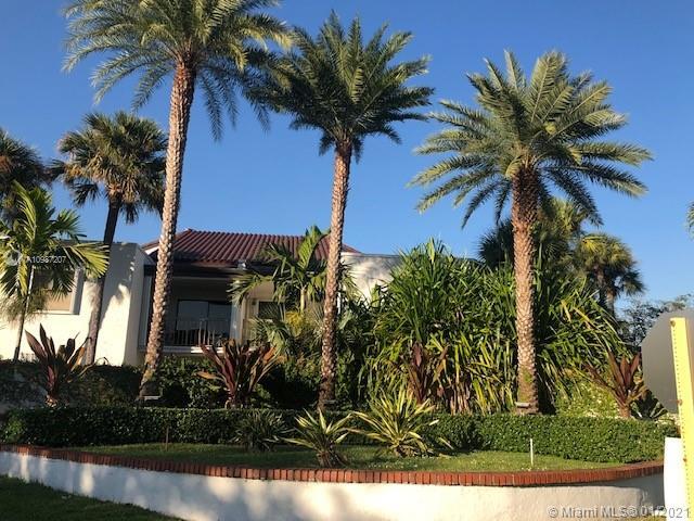 Building Photo - 9421 Fontainebleau Blvd