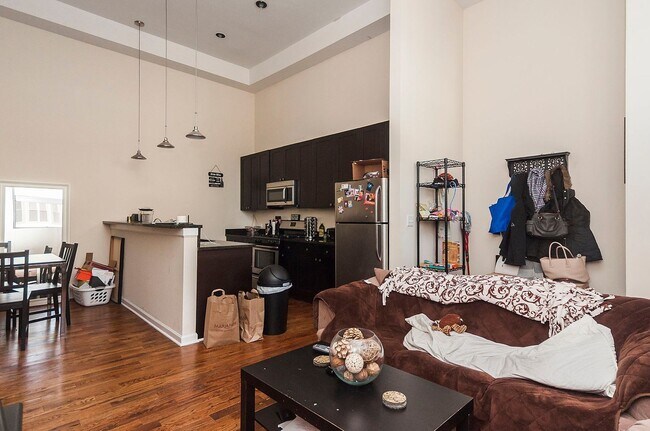 Foto del edificio - 1657 N Campbell Ave