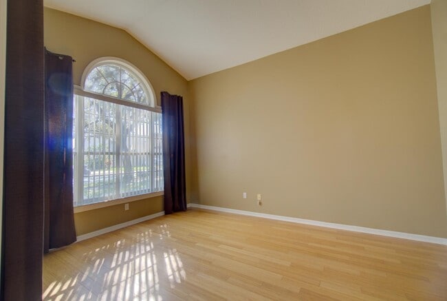 Foto del edificio - 1577 Cherry Ridge Dr