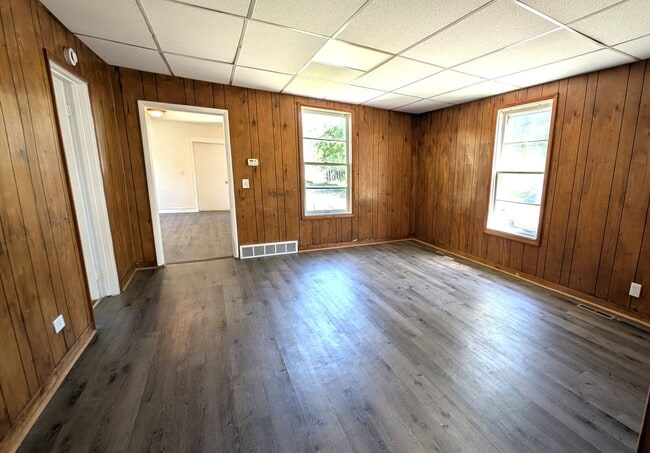Foto del edificio - 370 Monroe Ave