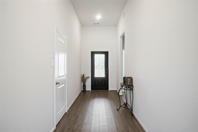 Foto del edificio - 20125 Clear Rdg Ln