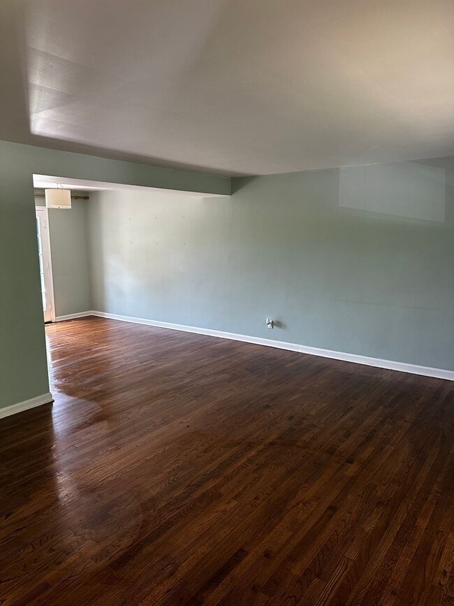 Building Photo - Close to Cleveland Clinic