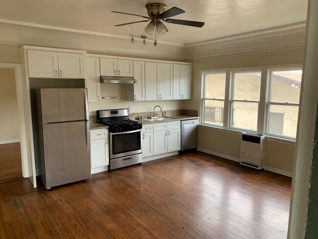 UPGRADED KITCHEN - 3411 Pomeroy St