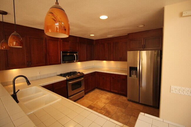 Foto del edificio - Large Carlsbad Townhouse, 2 Primary Bedroo...