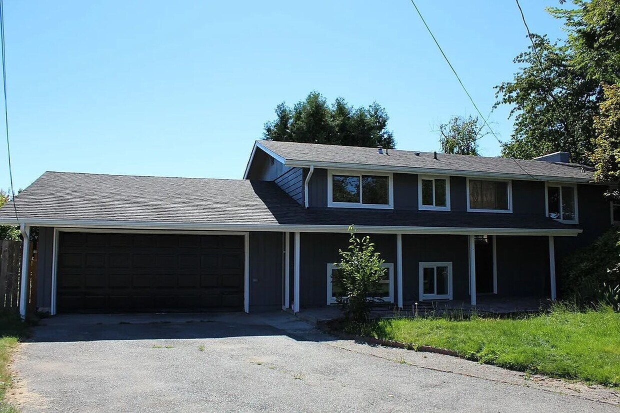 Primary Photo - Completely renovated 4 bedroom in Kent!