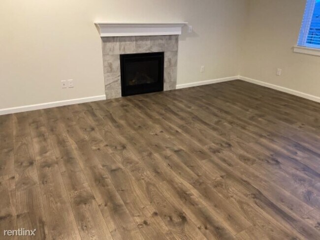 Foto del edificio - 4 br, 2.5 bath House - 4818 52nd Ave Ct W