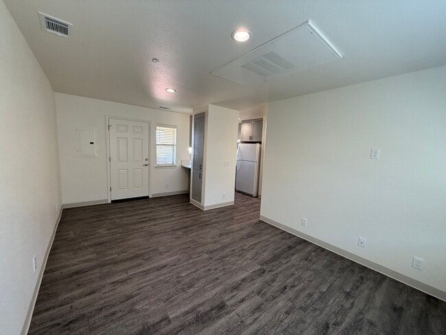 Building Photo - Brand New Upstairs 2 Bedroom Apartment