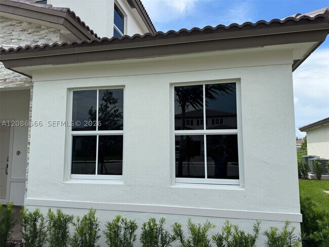 Foto del edificio - 2404 SE 29th Dr