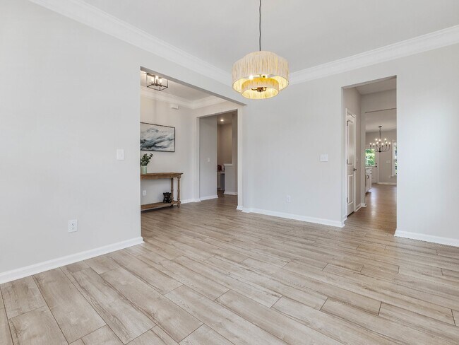 Building Photo - Spacious 5-Bedroom Home in the Vineyards a...