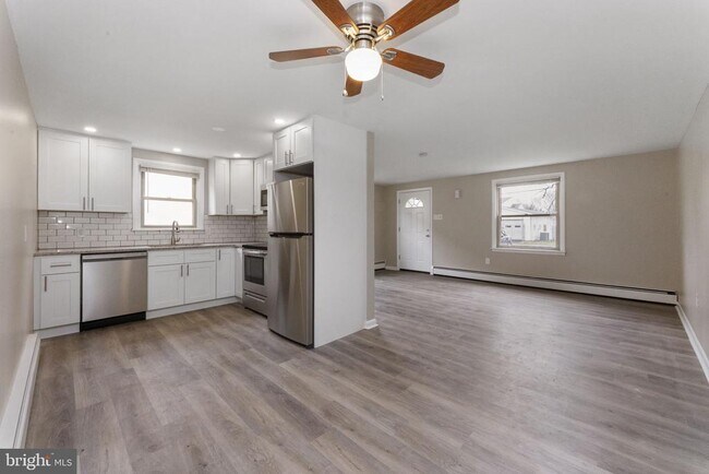 Building Photo - 241 Roesch Ave