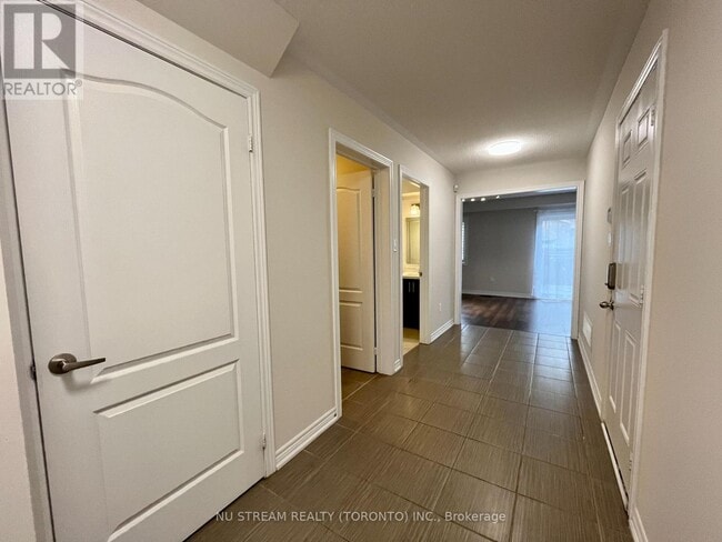 Building Photo - 41 Begonia St