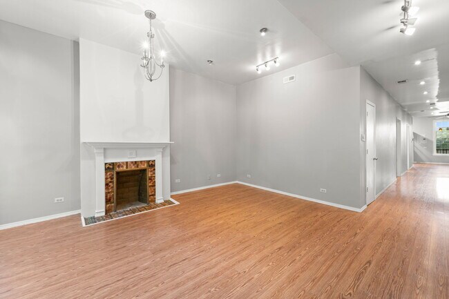 Building Photo - 3161 W Monroe St