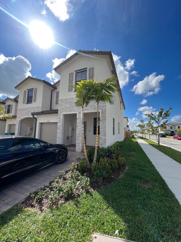 Foto principal - 13090 SW 232nd Ter