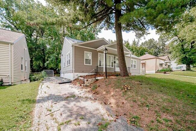Building Photo - 8718 Wescott Ave