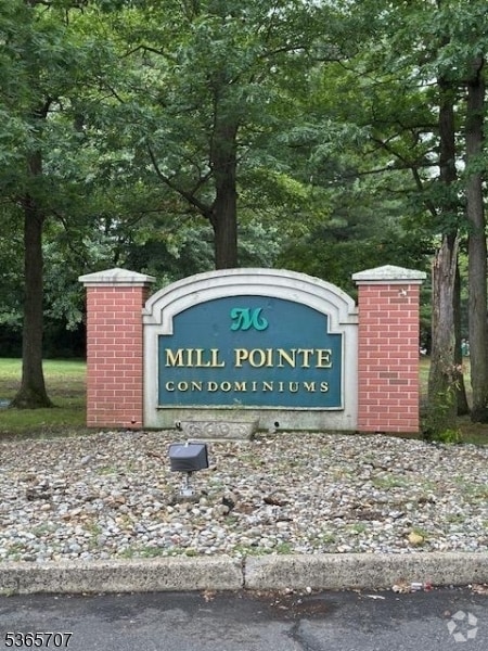 Building Photo - 281 College Dr