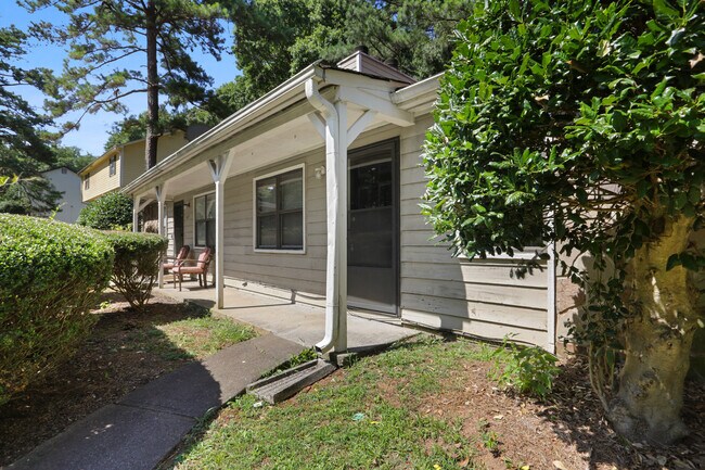Building Photo - Super Cozy Space ! Will not Last Long! DUP...