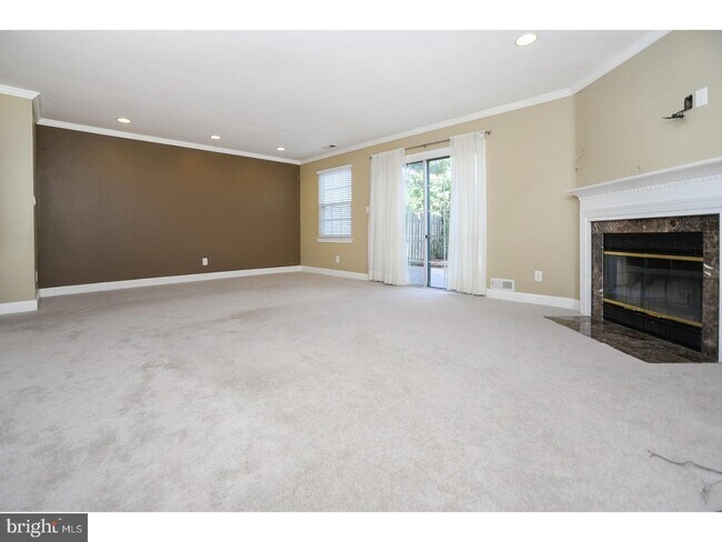 Foto del edificio - 102 Hazelwood Ln