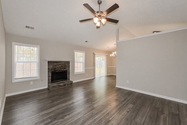 Building Photo - 509 Sarah's Ln