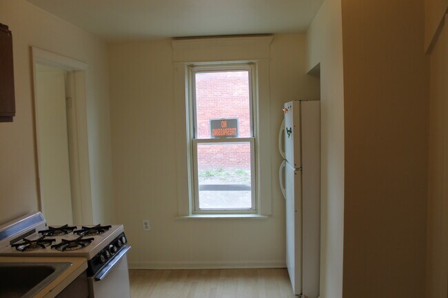 Foto del edificio - 457 W 8th St