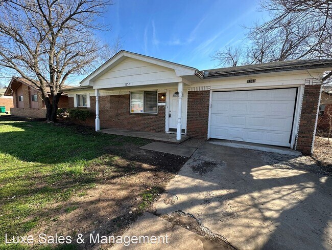 Building Photo - 3 br, 1 bath House - 1252 NW 101st Street