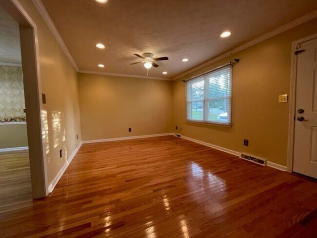Building Photo - 205 Brookshore Ave