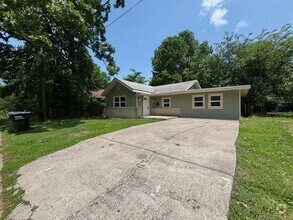 Building Photo - 1438 N Brown Ave