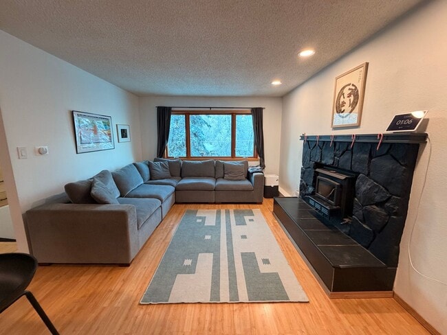 Foto del edificio - A beautiful (3) bed home in a desirable location!  Don't miss it!