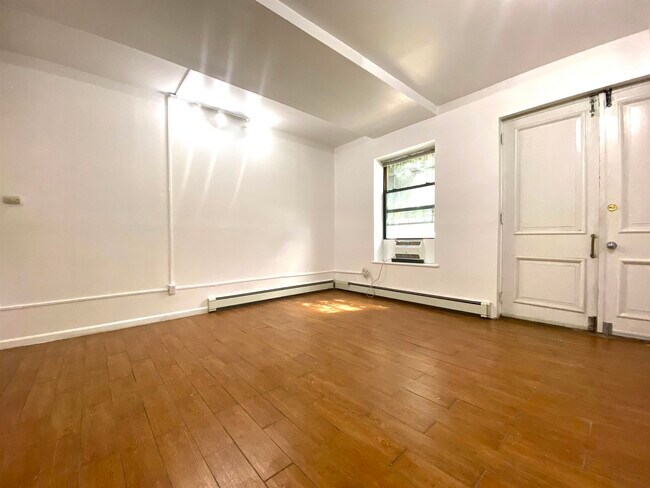 Foto del edificio - 174 Grand St