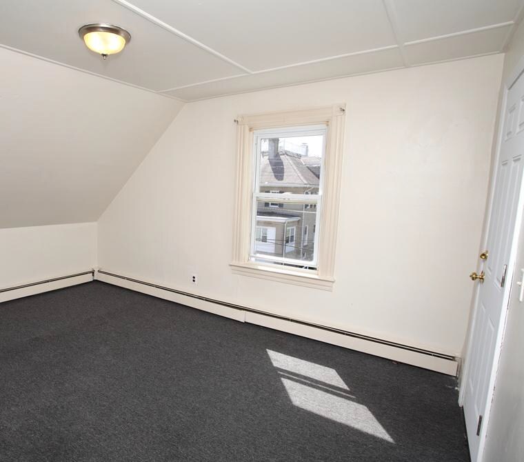 Interior Photo - 7-9 Broad St