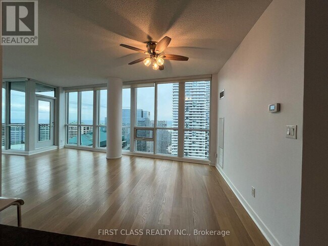 Photo du bâtiment - 33 Bay St.