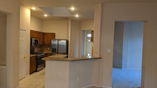 Foto del edificio - 3810 Newland Dr