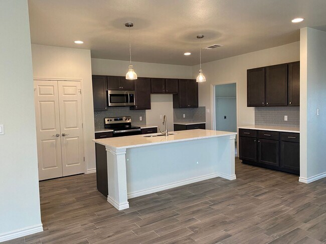 Building Photo - Charming 3-Bedroom Duplex in Peaceful Jarr...