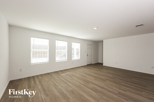 Foto del edificio - 7383 Cultivator Way